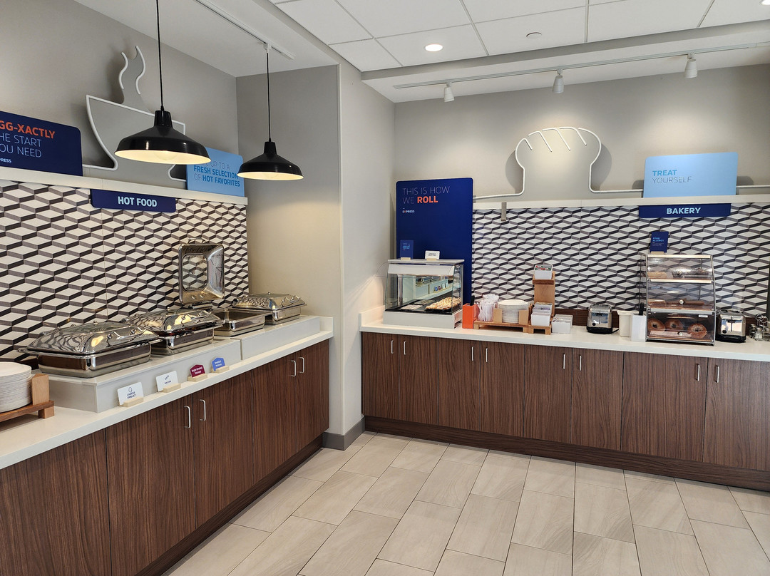 Holiday Inn Express & Suites Tomah By IHG主图