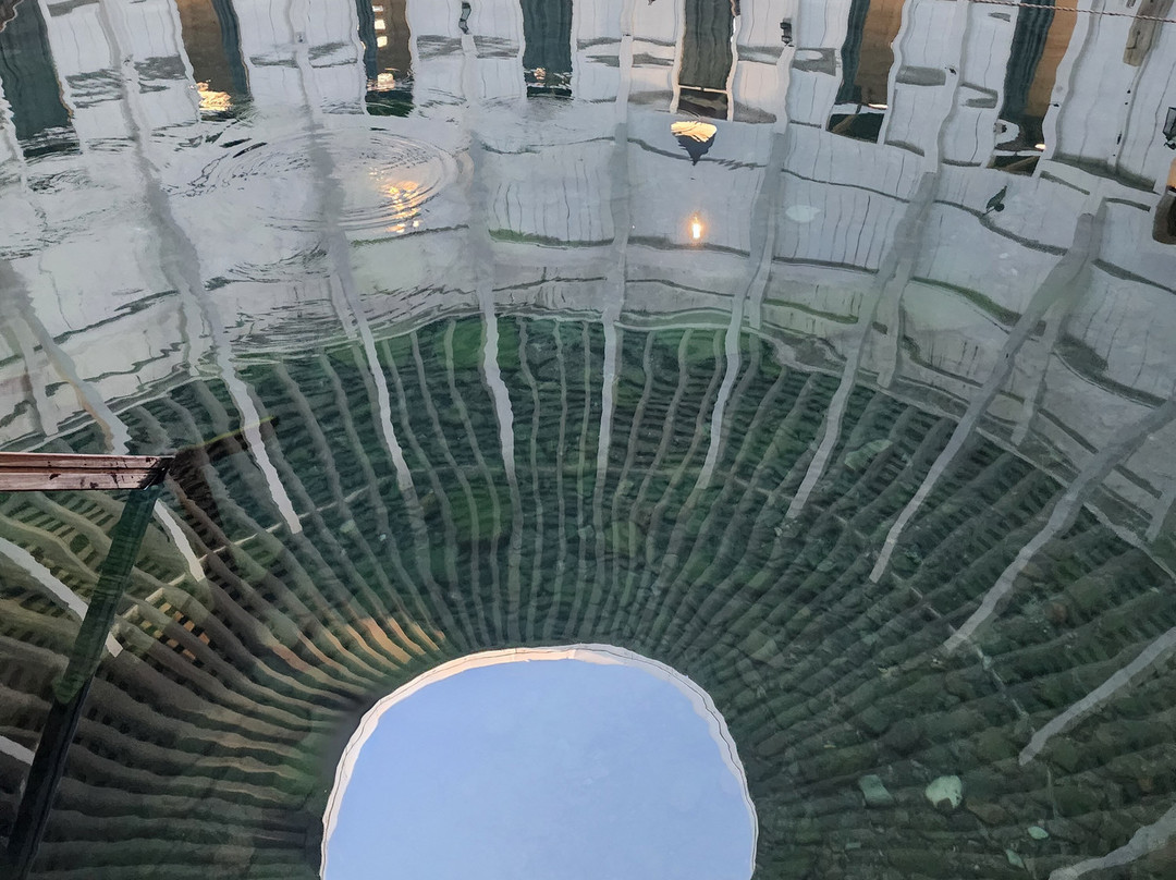 Warm Springs Pools景点图片