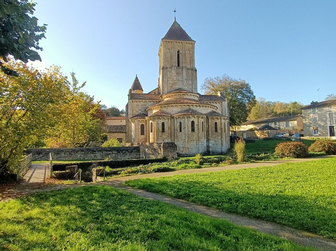 Eglise Saint Hilaire景点图片