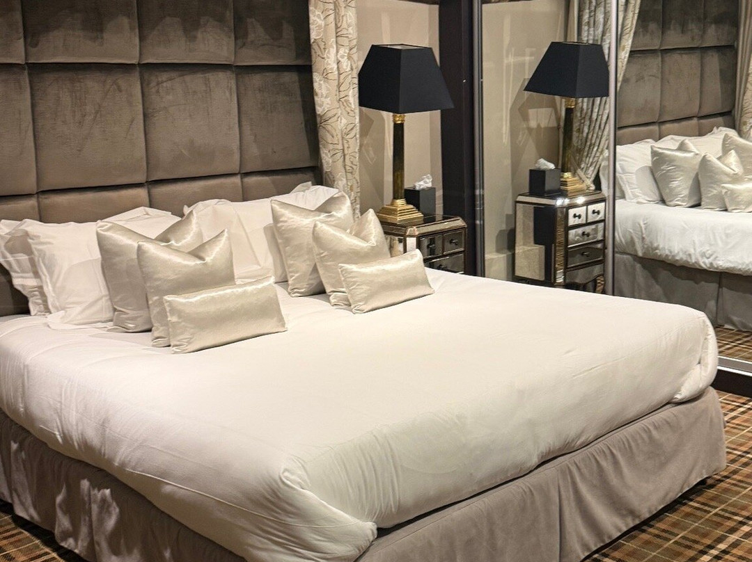 The White Hart Hotel主图