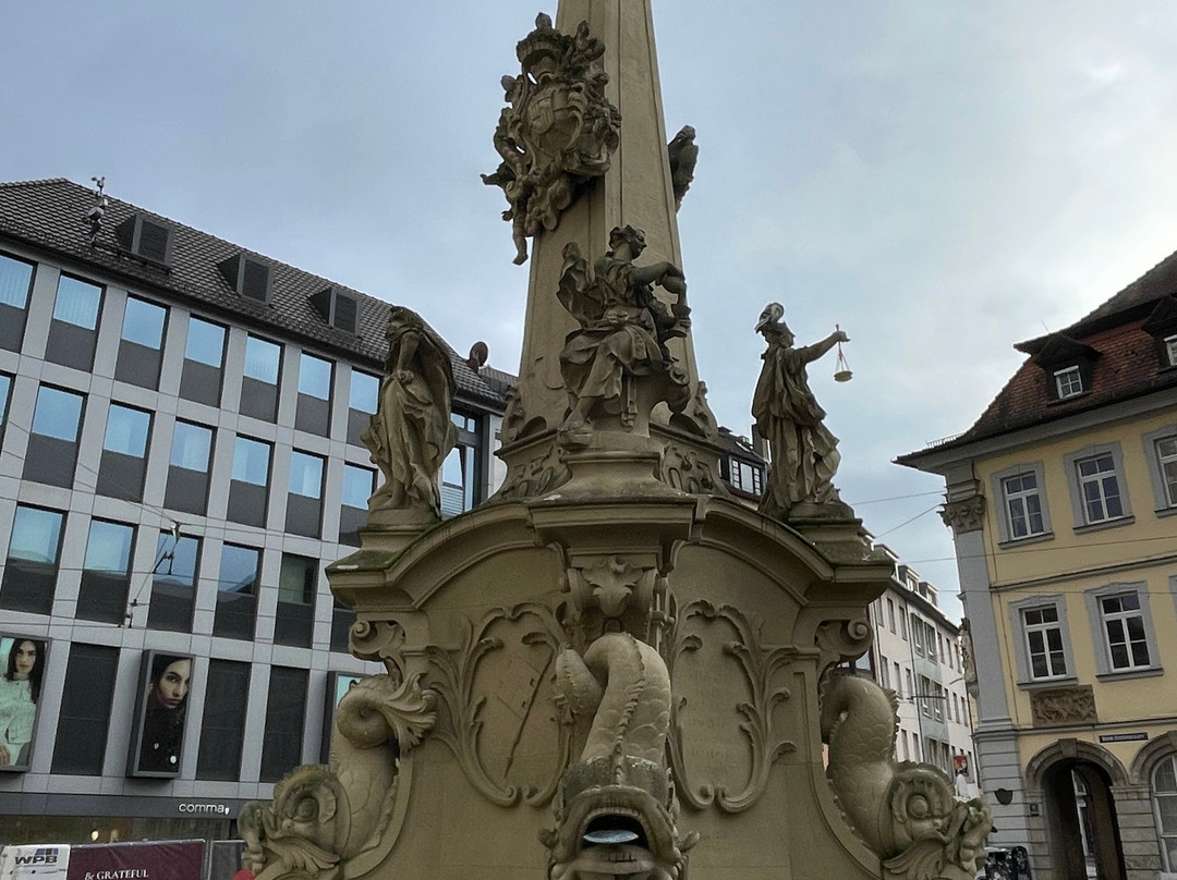 Vierroehrenbrunnen景点图片