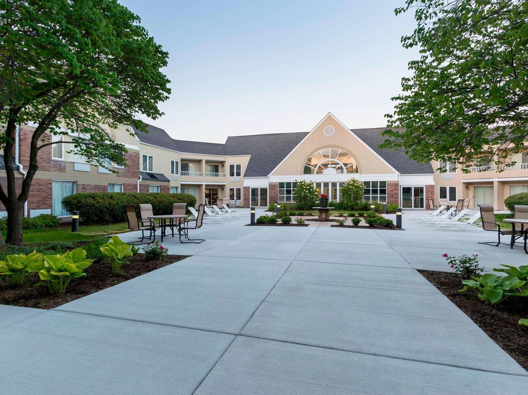 布法罗格罗夫温德姆花园酒店主图