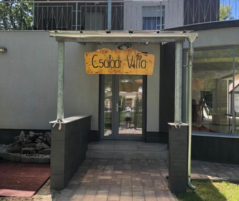 Csaladi Villa