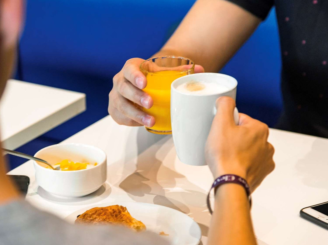 宜必思快捷布兰肯贝赫酒店主图