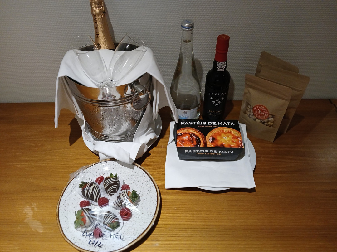 雷迪森布鲁酒店主图