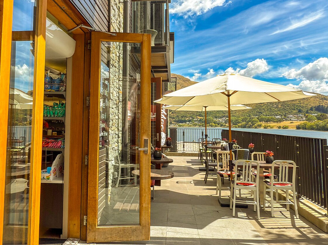 Lake Counter Cafe & Deli