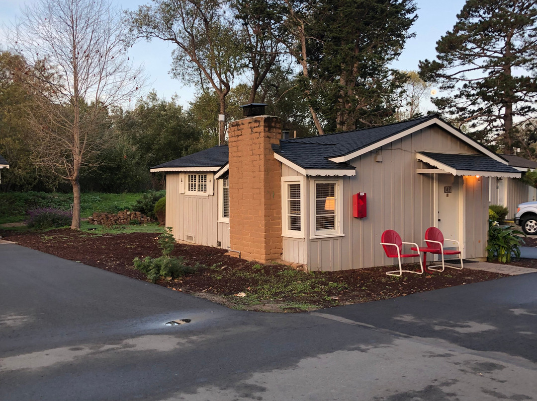 卡梅尔河旅馆主图