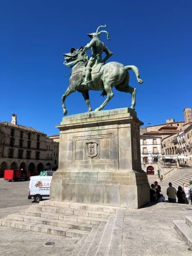 Estatua Ecuestre de Francisco Pizarro-特鲁希略必去景点