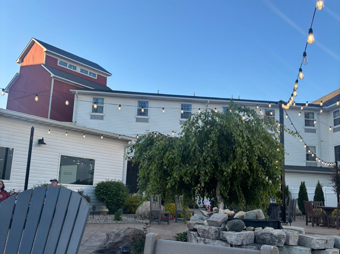 Blue Gate Garden Inn - Shipshewana Hotel主图