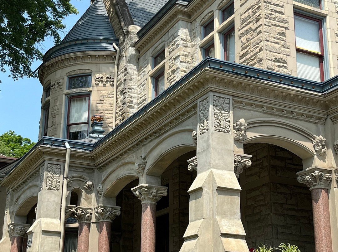 Shakespeare Chateau Inn and Gardens Bed & Breakfast主图