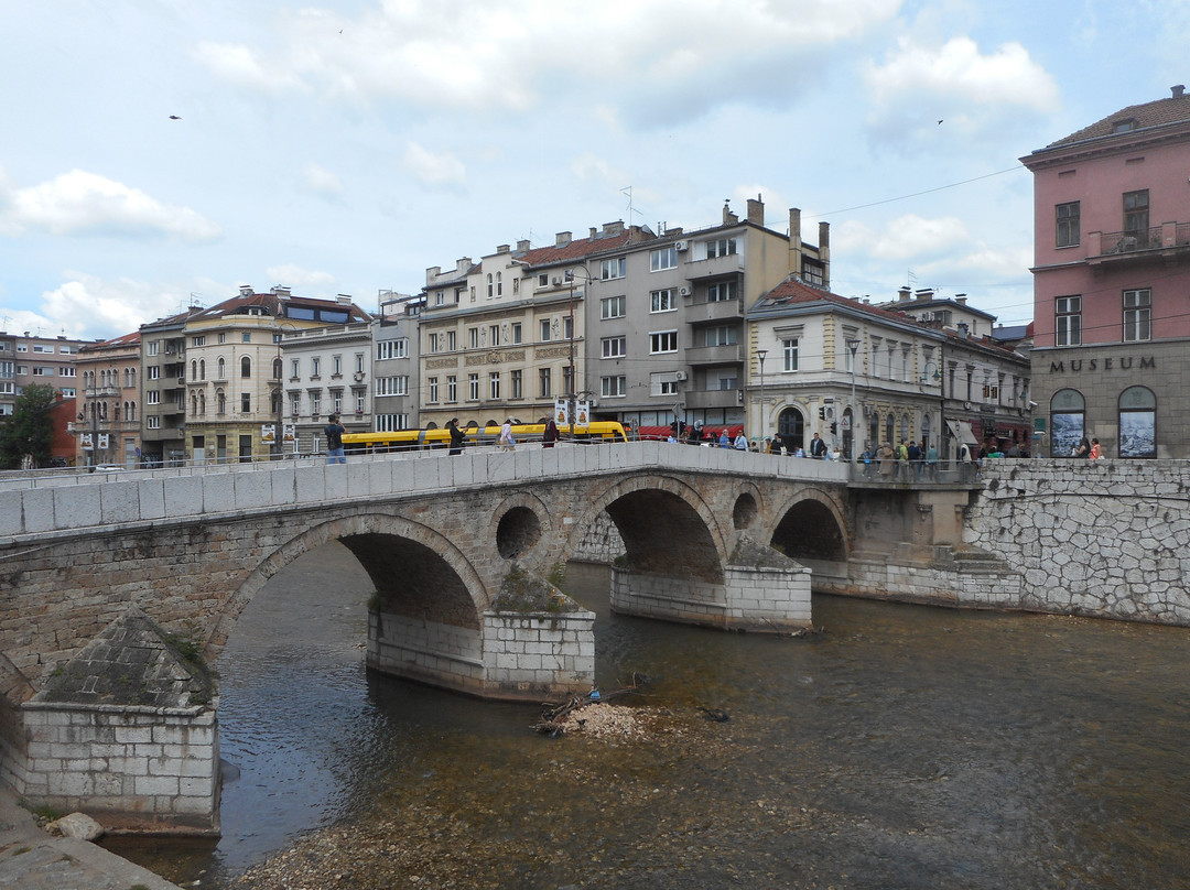 Latin Bridge景点图片