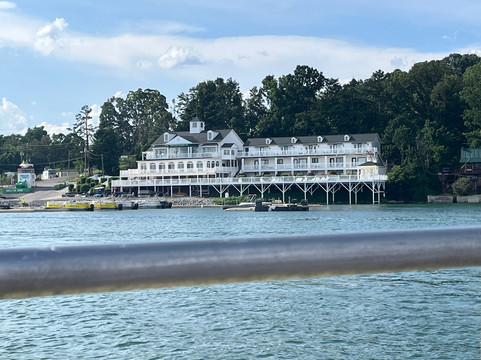 Mountain Harbor Inn Resort On the Lake主图