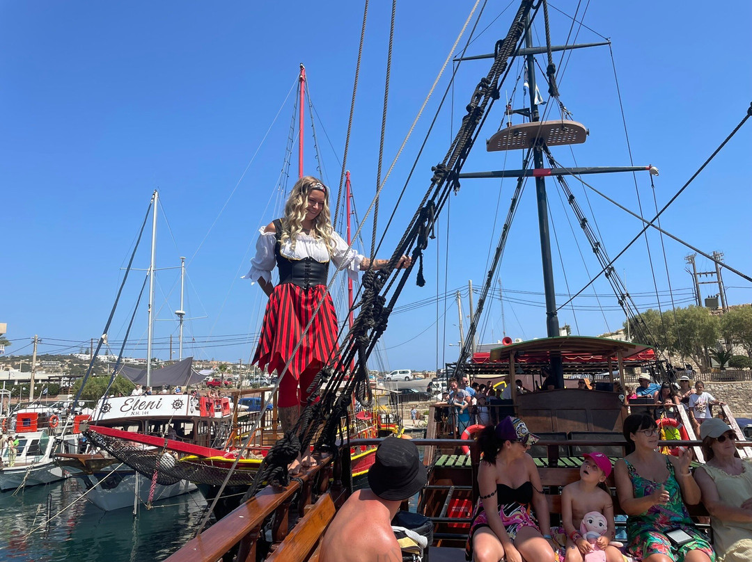 Black Rose Pirate Boat-赫索尼索斯必去景点