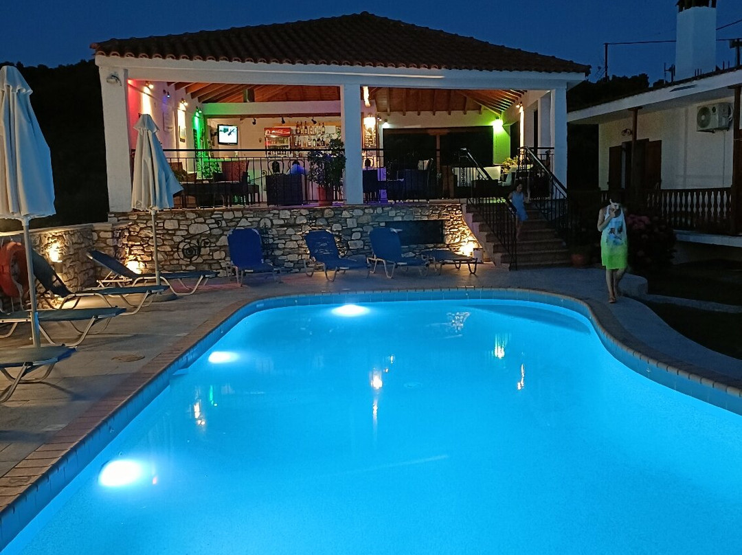 Veronica Studios主图