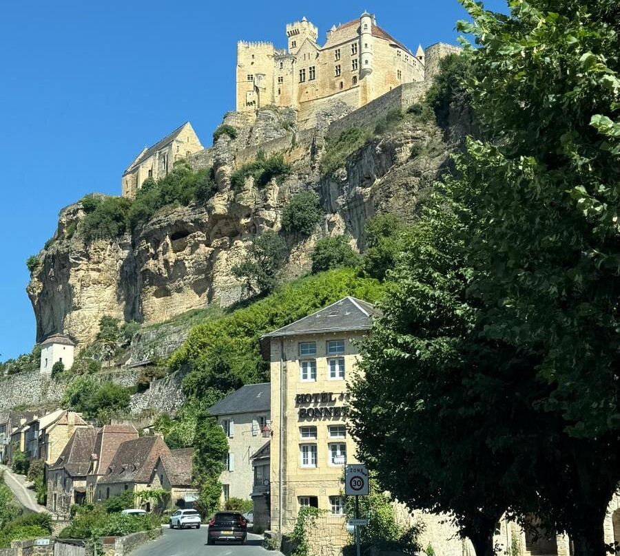 Taxi & Touring A La Carte-Saint-Vincent-de-Cosse必去景点