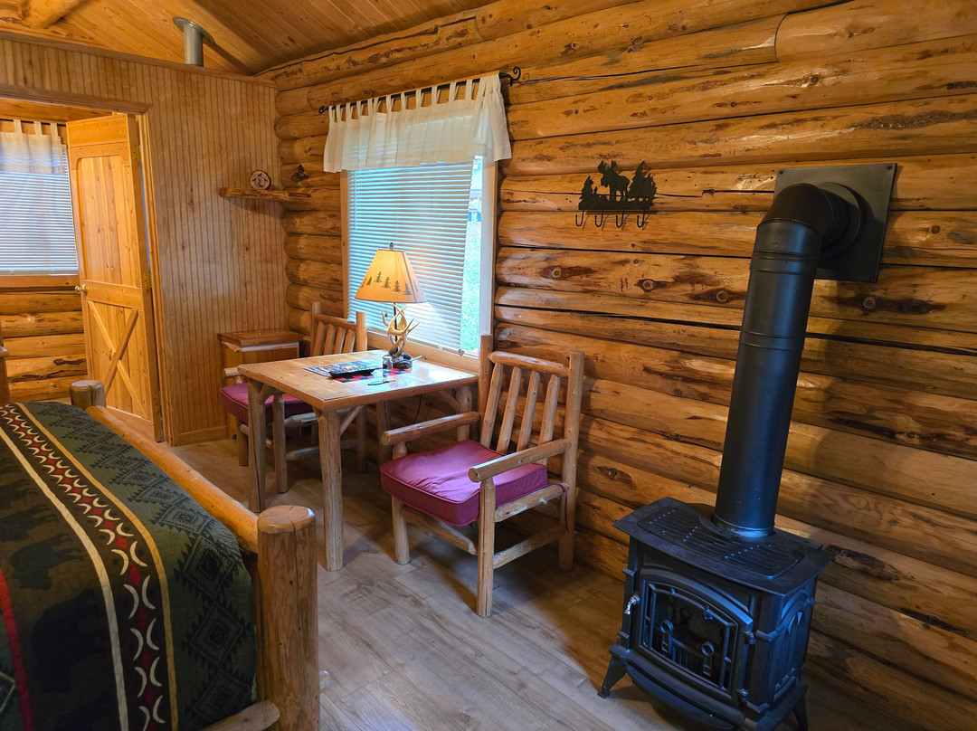 Silverwolf Log Chalet Resort主图
