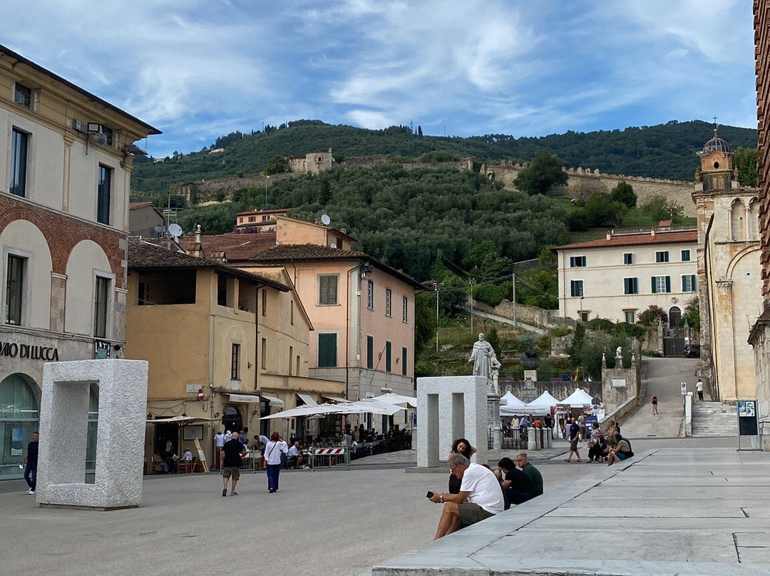 PIAZZA STATUTO-彼得拉桑塔必去景点