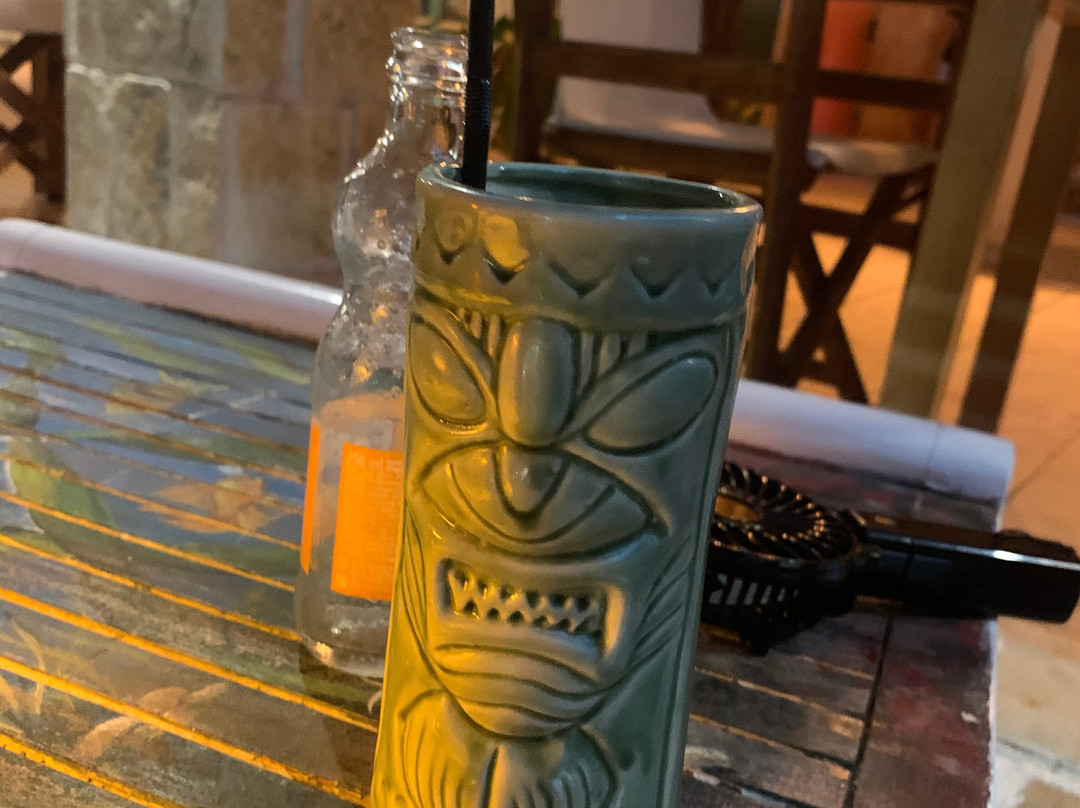 Red Tail Cocktail Bar-卡拉马其必去景点