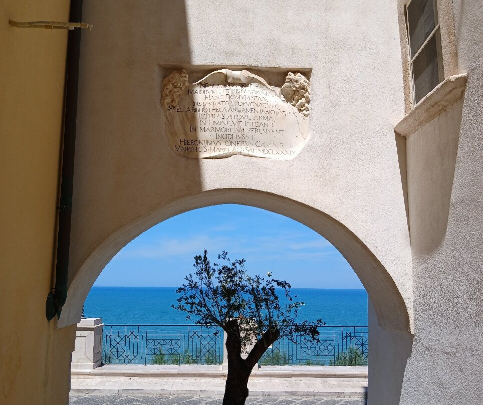 Piazza Rovelli-罗迪加尔加尼科必去景点