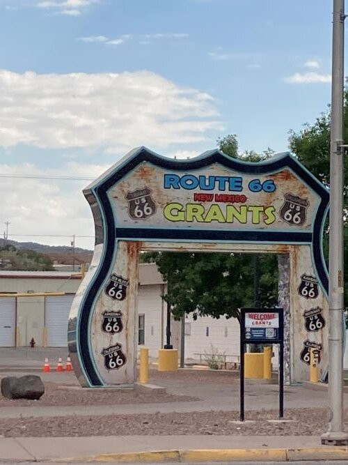 Route 66 Neon Drive-Thru Sign-Grants必去景点