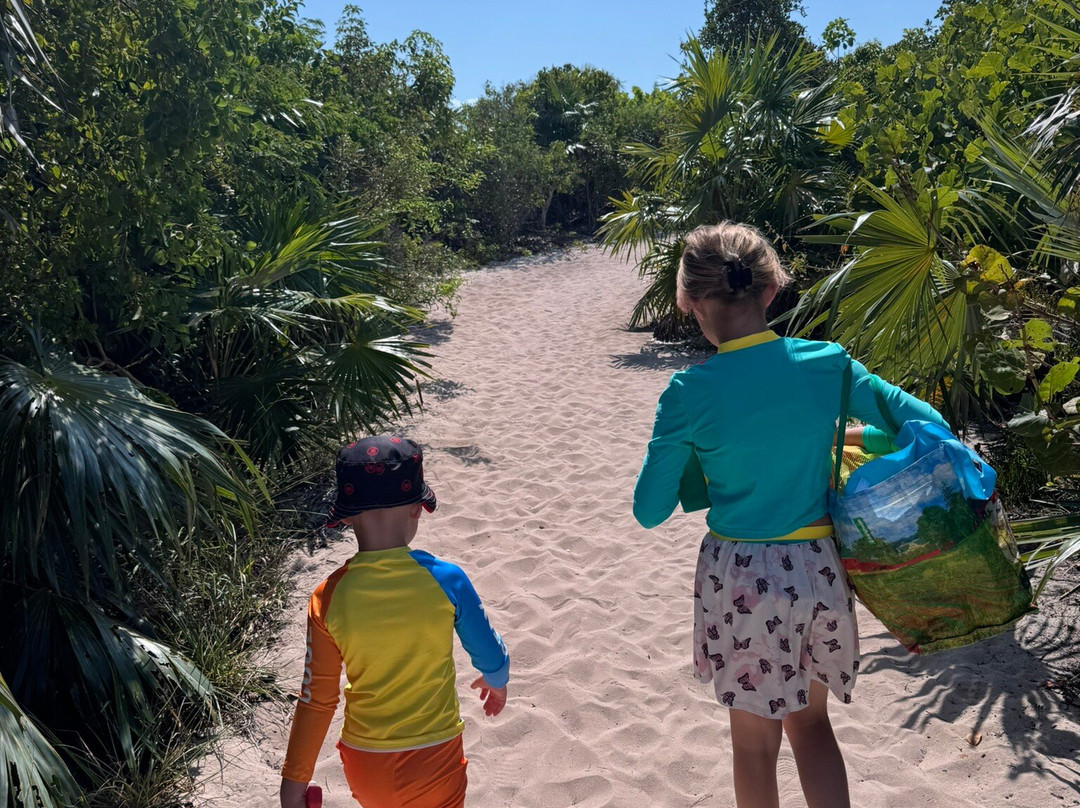 Long Bay Beach-普罗维登西亚莱斯必去景点