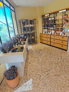 L'Occitane en Provence-马诺斯克必去景点