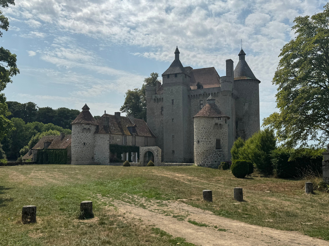 Château de Villemonteix-Saint-Pardoux-les-Cards必去景点