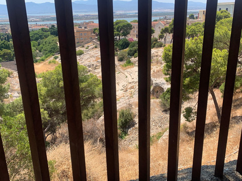 Roman Amphitheatre of Cagliari-卡利亚里省必去景点