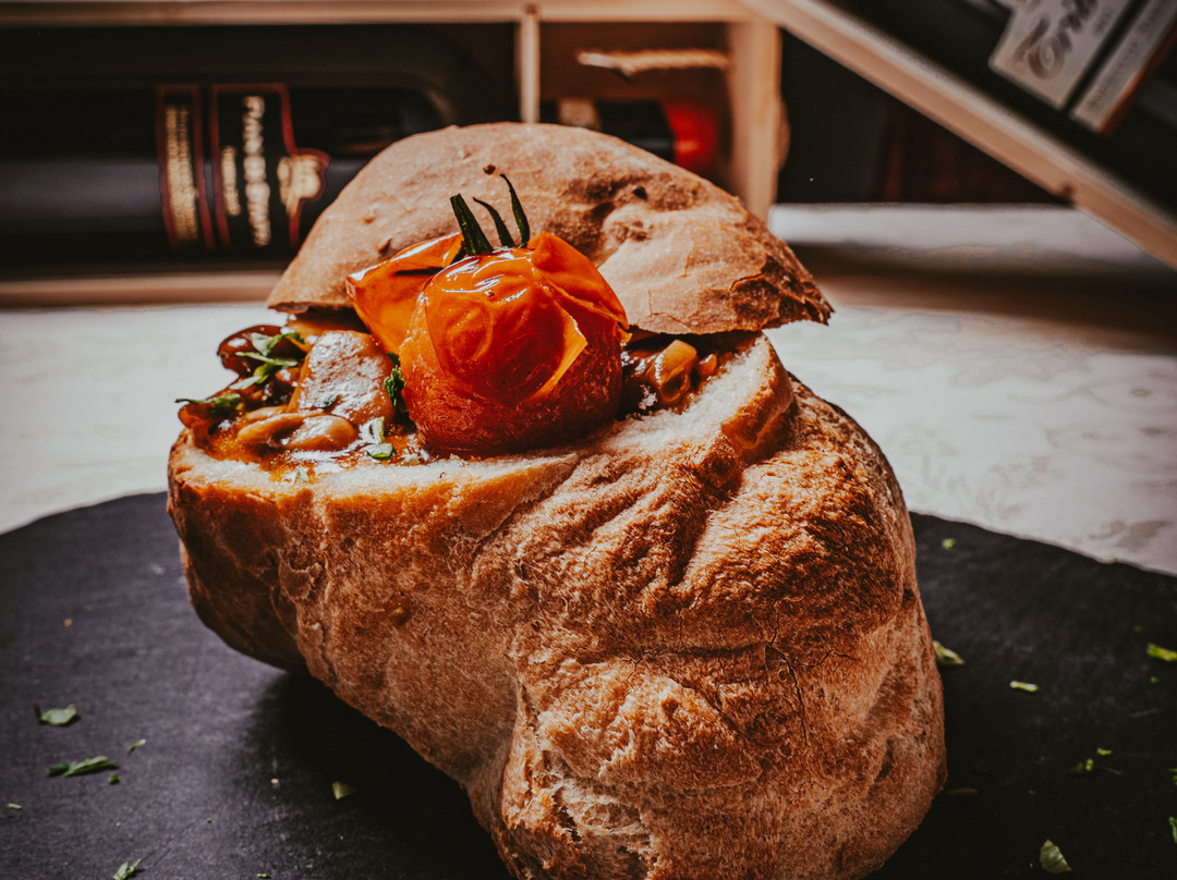 里玛奇那耶酒店主图