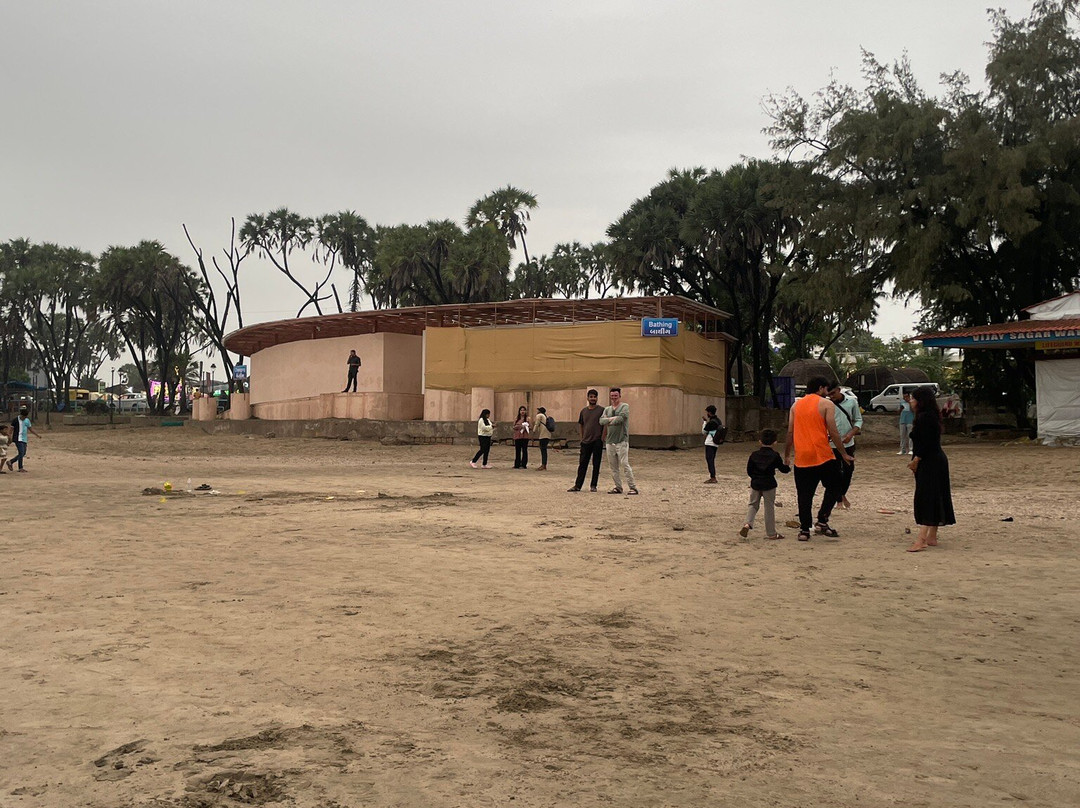 Nagoa Beach-弟乌必去景点