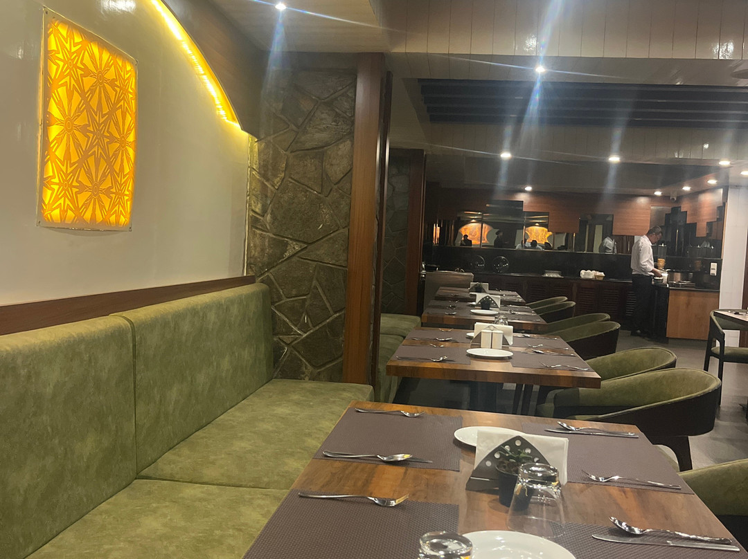 Sumi Queen's Yard Rink Mall Darjeeling主图