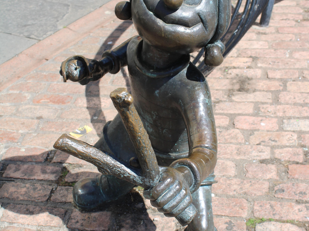 Minnie The Minx Statue-敦提必去景点