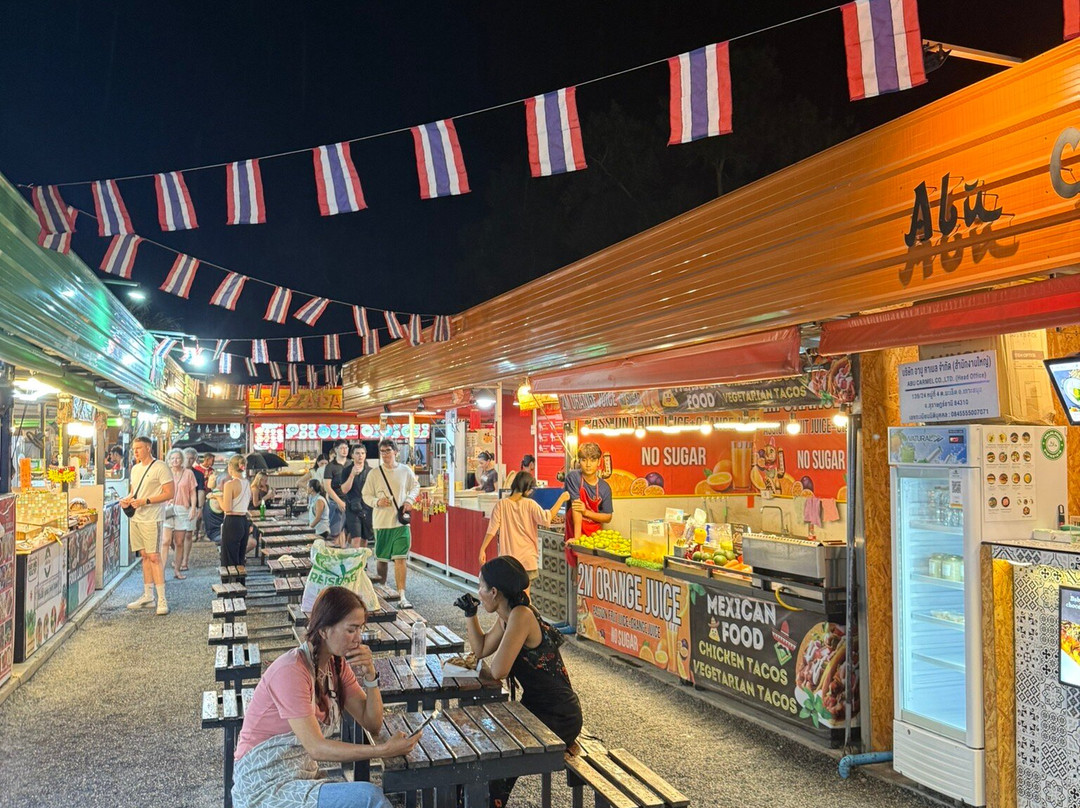 拉迈周末夜市-拉迈海滩必去景点