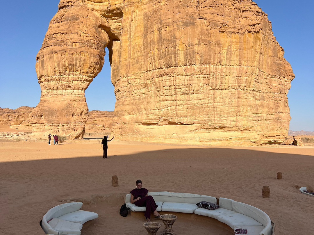 Jabal AlFil (Elephant Rock)-AlUla必去景点