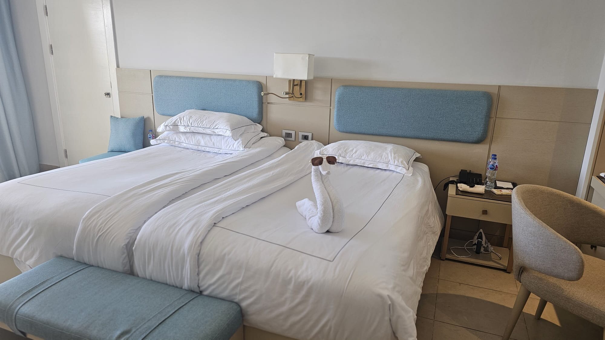 Cleopatra Sidi Heneish-官方