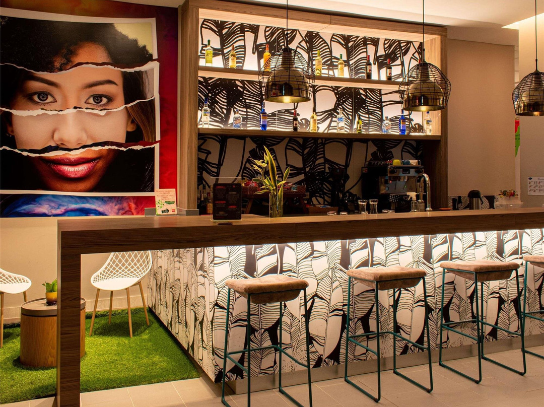 宜必思阿帕尔塔多酒店主图