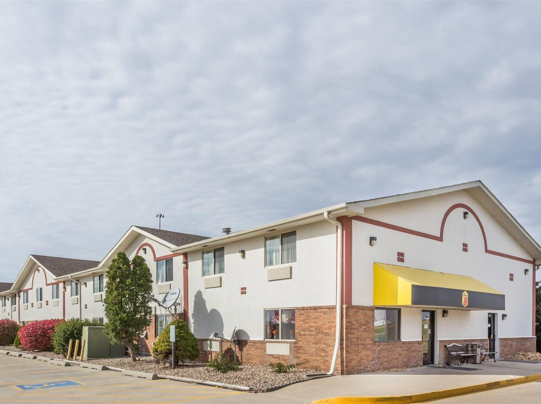 Ancona酒店住宿-Super 8 by Wyndham Pontiac