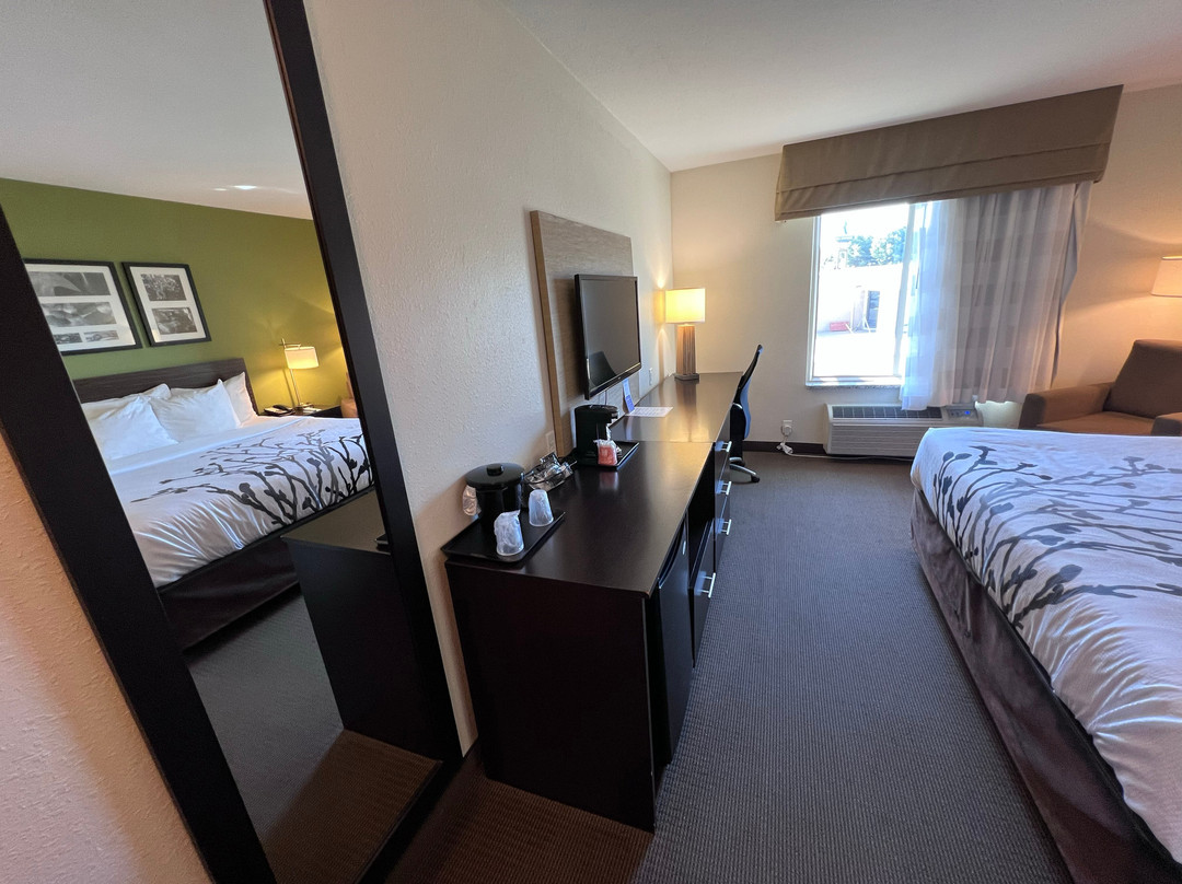 Sleep Inn & Suites Belmont / St. Clairsville主图