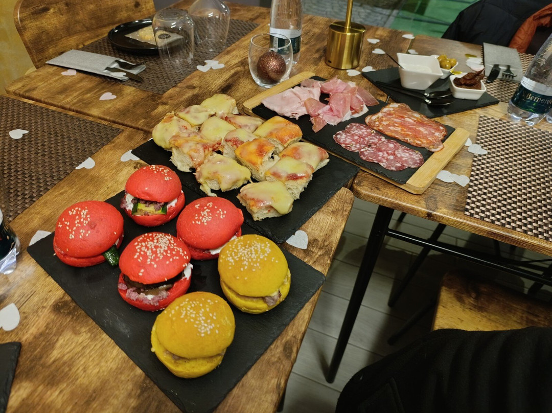 Extreme street restaurant