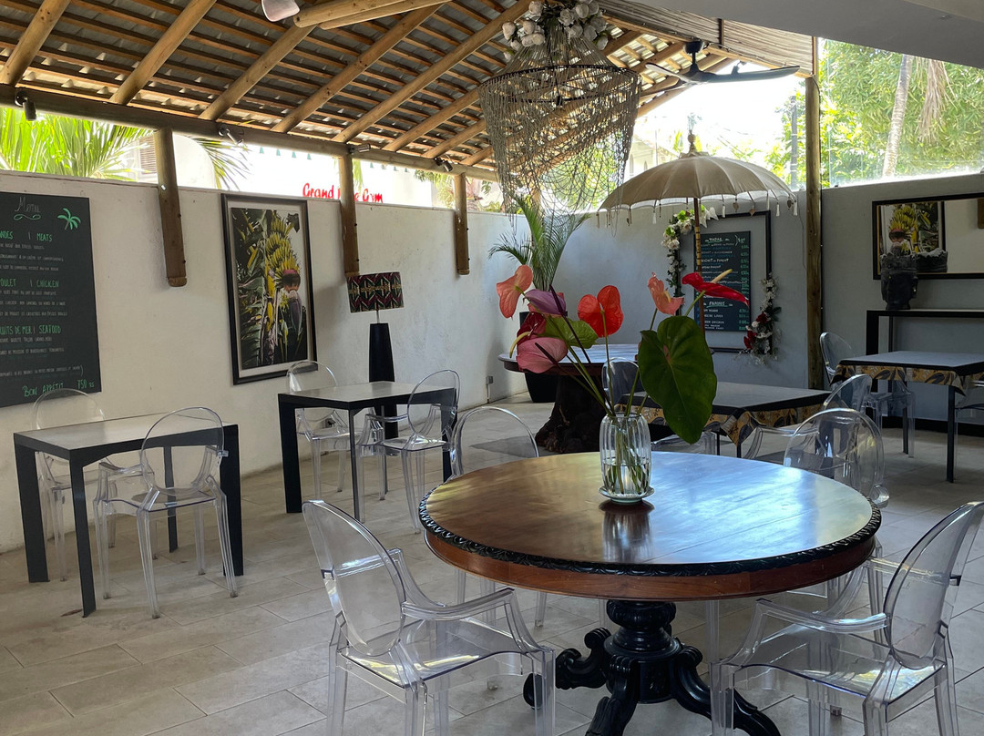 Sous le Badamier主图