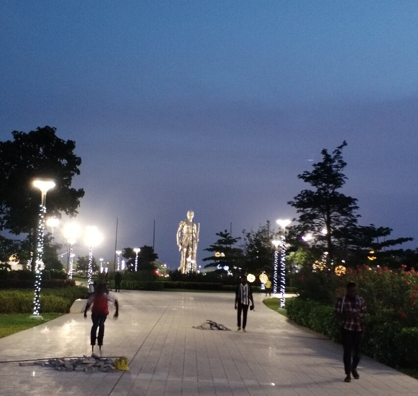 Monument Amazone-科多努必去景点