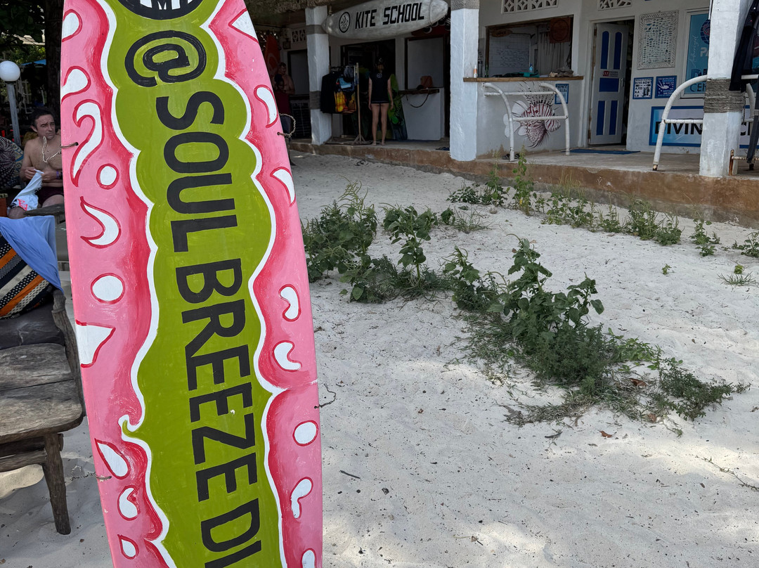 KiteMotion-迪亚尼必去景点