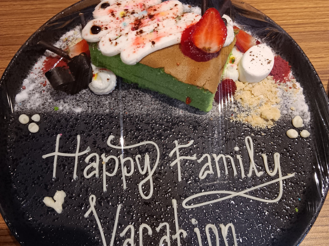 Ramada Suites by Wyndham Solo主图