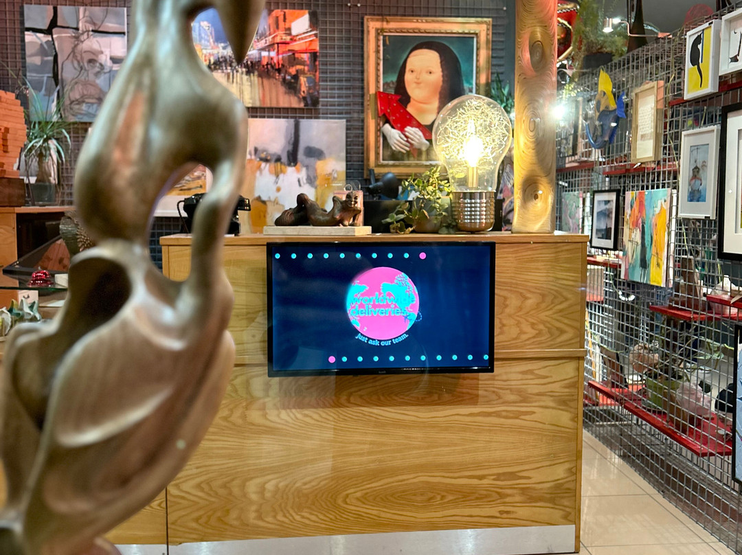 Lady in Red - Galeria de Arte