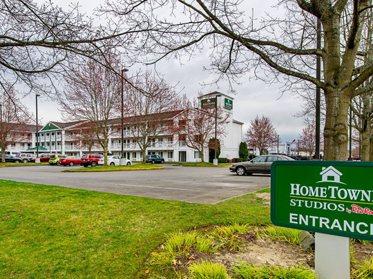 HomeTowne Studios by Red Roof Tacoma - Puyallup