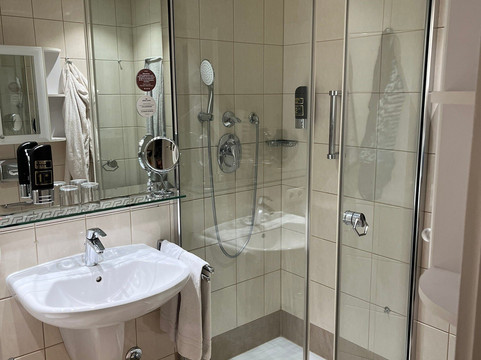 Hotel Schweizer Hof Thermal Und Vital Resort主图