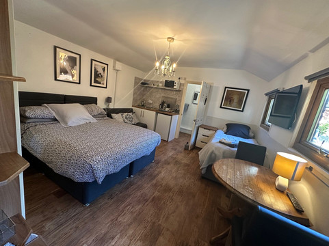 Shirley酒店住宿-OYO Station Approach