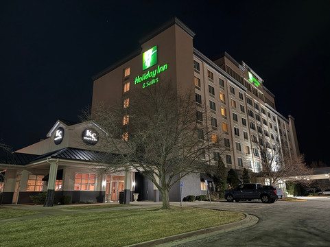 奥弗兰德公园西假日套房酒店主图