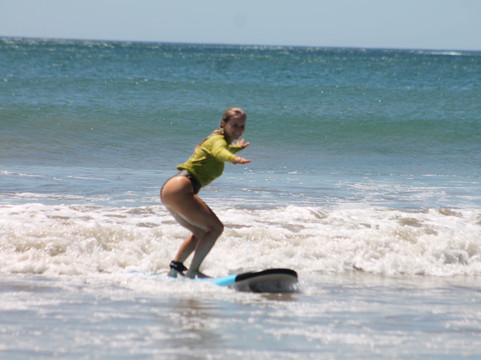 Surf & SUP Conchal-孔查沙滩必去景点