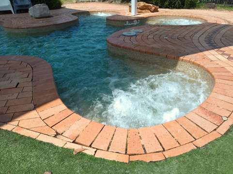 蓝礁湖海滩度假酒店主图